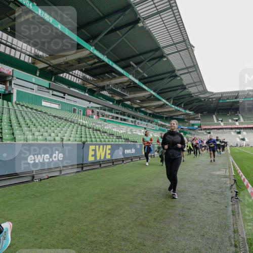 05.10.2025 - 20. swb-Marathon Bremen Michael Burmester http://msf.ph/oto/9225296 05.10.2025 10:39:26 Laufen im Stadion 7199, 7654, 7779, 7788, 7789, 7979, 8123, 9002, 9180, 9186, 9224, 9225, 9228, 9229, 9269, 9315, 9324, 9325, 9379, 9398, 9419, 9515, 9523, 9610, 9628, 9644, 9668, 9713, 9765, 9780, 9782, 9850, 9908, 9927, 9944, 9998, 10018, 10021, 10025, 10106, 10142, 10207, 10213, 10238, 10255, 10258, 10289, 10371, 10374, 10405, 10426, 10462, 10483, 10498, 10529, 10531, 10551, 10557, 10567, 10587, 10597, 10623, 10734, 10749, 10853, 9182, 9184, 9300, 9394 meine-sportfotos.de