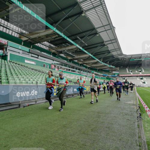 05.10.2025 - 20. swb-Marathon Bremen Michael Burmester http://msf.ph/oto/9225300 05.10.2025 10:39:28 Laufen im Stadion 7199, 7654, 7779, 7788, 7789, 7979, 8123, 9002, 9180, 9186, 9224, 9225, 9228, 9229, 9315, 9324, 9325, 9379, 9398, 9419, 9515, 9523, 9610, 9628, 9644, 9661, 9668, 9713, 9765, 9780, 9850, 9908, 9927, 9944, 9998, 10018, 10021, 10025, 10106, 10142, 10192, 10207, 10213, 10238, 10255, 10258, 10289, 10371, 10374, 10405, 10426, 10462, 10483, 10498, 10529, 10531, 10551, 10557, 10567, 10587, 10597, 10623, 10734, 10749, 10853, 9182, 9184, 9269, 9300, 9394 meine-sportfotos.de