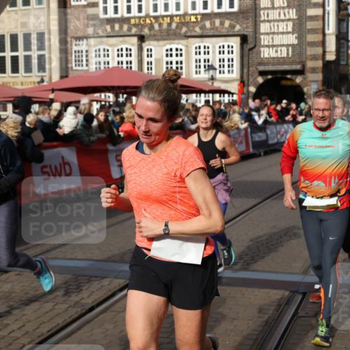 05.10.2025 - 20. swb-Marathon Bremen Yannick Fuchs http://msf.ph/oto/9225302 05.10.2025 10:56:43 Ziel 9547, 9790, 9886, 10005, 10008, 10042, 10648, 10971, 11100, 11253, 11260, 11475, 11571, 11691 meine-sportfotos.de