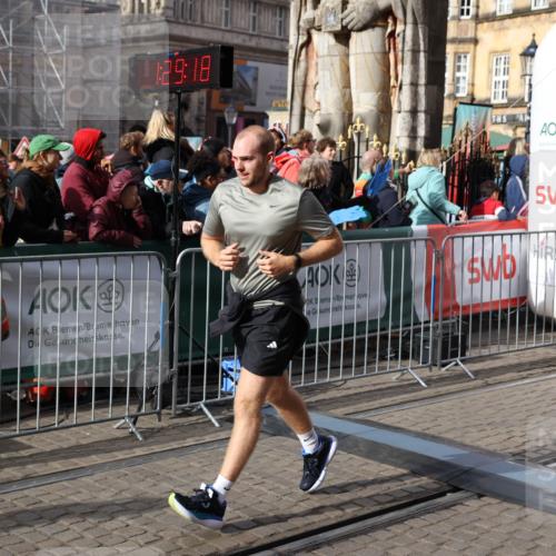 05.10.2025 - 20. swb-Marathon Bremen Yannick Fuchs http://msf.ph/oto/9225304 05.10.2025 11:00:07 Ziel 9005, 9381, 9604, 9612, 10290, 10291, 10311, 11266, 11444, 11639, 11644 meine-sportfotos.de