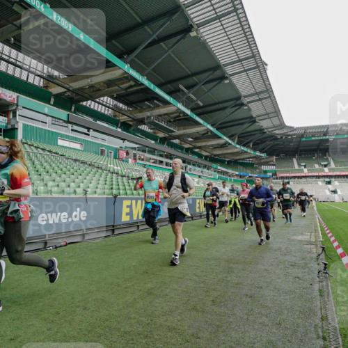 05.10.2025 - 20. swb-Marathon Bremen Michael Burmester http://msf.ph/oto/9225305 05.10.2025 10:39:29 Laufen im Stadion 7199, 7654, 7779, 7788, 7789, 7979, 8123, 9002, 9180, 9186, 9224, 9225, 9228, 9229, 9315, 9324, 9325, 9379, 9398, 9419, 9515, 9523, 9610, 9628, 9644, 9661, 9668, 9713, 9765, 9780, 9850, 9908, 9927, 9944, 9998, 10018, 10021, 10025, 10106, 10142, 10192, 10207, 10213, 10238, 10255, 10258, 10289, 10371, 10374, 10405, 10426, 10462, 10483, 10498, 10529, 10531, 10551, 10557, 10567, 10587, 10597, 10734, 10749, 10853, 9182, 9184, 9269, 9300, 9394 meine-sportfotos.de