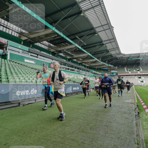 05.10.2025 - 20. swb-Marathon Bremen Michael Burmester http://msf.ph/oto/9225309 05.10.2025 10:39:30 Laufen im Stadion 7199, 7654, 7779, 7788, 7789, 7979, 8123, 9002, 9180, 9186, 9224, 9225, 9228, 9229, 9315, 9324, 9325, 9379, 9398, 9419, 9515, 9523, 9610, 9628, 9644, 9661, 9668, 9713, 9765, 9780, 9786, 9850, 9908, 9927, 9944, 9998, 10018, 10021, 10025, 10106, 10142, 10185, 10192, 10207, 10213, 10238, 10255, 10258, 10289, 10371, 10374, 10405, 10426, 10462, 10483, 10498, 10529, 10531, 10551, 10557, 10567, 10587, 10597, 10734, 10749, 10853, 9182, 9184, 9229, 9269, 9300, 9394 meine-sportfotos.de