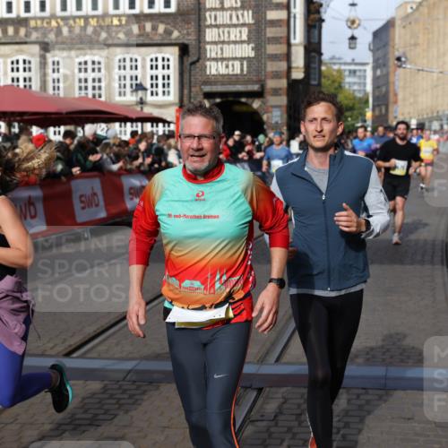 05.10.2025 - 20. swb-Marathon Bremen Yannick Fuchs http://msf.ph/oto/9225310 05.10.2025 10:56:44 Ziel 8118, 9547, 9886, 10008, 10042, 10648, 10971, 11100, 11253, 11260, 11475, 11571, 11691 meine-sportfotos.de