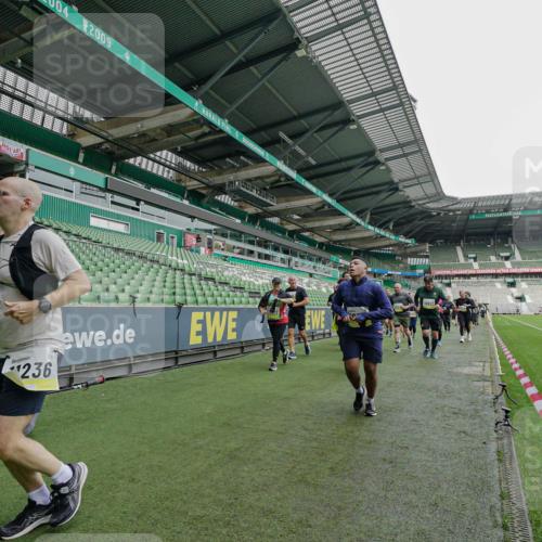 05.10.2025 - 20. swb-Marathon Bremen Michael Burmester http://msf.ph/oto/9225312 05.10.2025 10:39:31 Laufen im Stadion 7199, 7654, 7779, 7788, 7789, 7979, 8123, 9002, 9180, 9186, 9224, 9225, 9228, 9315, 9324, 9325, 9379, 9398, 9419, 9515, 9523, 9610, 9628, 9644, 9661, 9662, 9668, 9713, 9765, 9780, 9786, 9850, 9908, 9927, 9944, 9998, 10018, 10021, 10025, 10106, 10142, 10185, 10192, 10207, 10213, 10238, 10255, 10258, 10289, 10371, 10374, 10405, 10426, 10462, 10498, 10529, 10531, 10551, 10557, 10567, 10587, 10597, 10603, 10604, 10734, 10749, 10853, 9182, 9184, 9229, 9269, 9300, 9394 meine-sportfotos.de