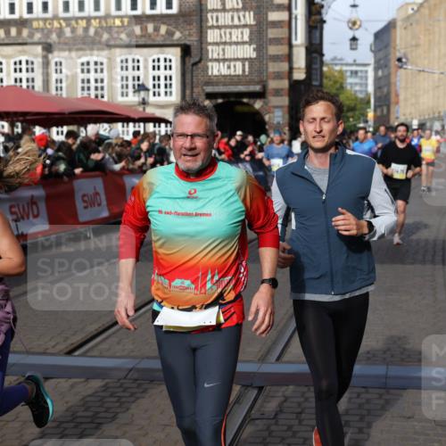 05.10.2025 - 20. swb-Marathon Bremen Yannick Fuchs http://msf.ph/oto/9225314 05.10.2025 10:56:44 Ziel 8118, 9547, 9886, 10008, 10042, 10648, 10971, 11100, 11253, 11260, 11475, 11571, 11691 meine-sportfotos.de