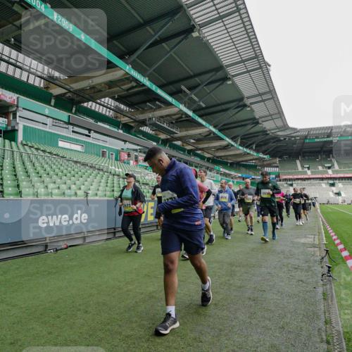 05.10.2025 - 20. swb-Marathon Bremen Michael Burmester http://msf.ph/oto/9225316 05.10.2025 10:39:32 Laufen im Stadion 7199, 7654, 7779, 7788, 7789, 7979, 8123, 9002, 9180, 9186, 9224, 9225, 9228, 9286, 9315, 9324, 9325, 9379, 9398, 9419, 9515, 9523, 9610, 9628, 9644, 9661, 9662, 9668, 9713, 9765, 9780, 9786, 9850, 9908, 9927, 9944, 9998, 10018, 10021, 10025, 10106, 10185, 10192, 10207, 10213, 10238, 10255, 10258, 10289, 10371, 10374, 10426, 10462, 10498, 10529, 10531, 10551, 10557, 10567, 10587, 10597, 10603, 10604, 10734, 10749, 9182, 9184, 9229, 9269, 9300, 9394 meine-sportfotos.de