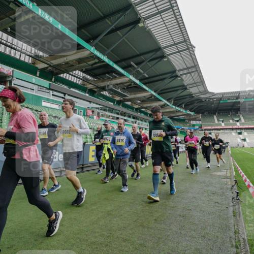 05.10.2025 - 20. swb-Marathon Bremen Michael Burmester http://msf.ph/oto/9225329 05.10.2025 10:39:33 Laufen im Stadion 7199, 7654, 7779, 7788, 7789, 7979, 8123, 9002, 9180, 9186, 9224, 9225, 9228, 9286, 9315, 9324, 9325, 9379, 9398, 9419, 9515, 9523, 9610, 9628, 9644, 9661, 9662, 9668, 9713, 9765, 9780, 9786, 9850, 9901, 9908, 9927, 9944, 9998, 10018, 10021, 10025, 10157, 10185, 10192, 10207, 10238, 10255, 10258, 10289, 10371, 10374, 10426, 10462, 10498, 10531, 10551, 10557, 10567, 10587, 10597, 10603, 10604, 10734, 10749, 9182, 9184, 9229, 9269, 9300, 9379, 9394 meine-sportfotos.de