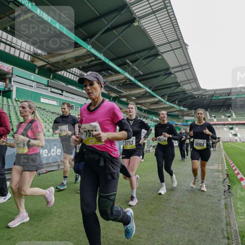 05.10.2025 - 20. swb-Marathon Bremen Michael Burmester http://msf.ph/oto/9225343 05.10.2025 10:39:36 Laufen im Stadion 7199, 7654, 7779, 7788, 7789, 7979, 8123, 9002, 9180, 9186, 9220, 9224, 9225, 9228, 9286, 9315, 9324, 9325, 9419, 9515, 9523, 9610, 9628, 9644, 9661, 9662, 9668, 9713, 9765, 9780, 9786, 9850, 9901, 9908, 9927, 9944, 9998, 10018, 10021, 10025, 10157, 10185, 10192, 10207, 10238, 10255, 10258, 10289, 10371, 10374, 10422, 10426, 10451, 10462, 10498, 10531, 10551, 10557, 10567, 10587, 10597, 10603, 10604, 10749, 9182, 9184, 9229, 9269, 9300, 9324, 9379, 9394 meine-sportfotos.de