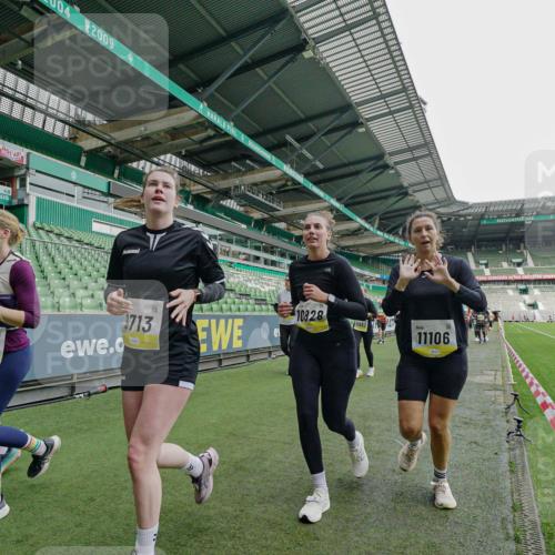 05.10.2025 - 20. swb-Marathon Bremen Michael Burmester http://msf.ph/oto/9225347 05.10.2025 10:39:37 Laufen im Stadion 7199, 7654, 7779, 7788, 7789, 7979, 8123, 9002, 9180, 9186, 9220, 9224, 9225, 9228, 9286, 9315, 9325, 9419, 9515, 9523, 9610, 9628, 9644, 9661, 9662, 9668, 9713, 9765, 9780, 9786, 9850, 9901, 9908, 9927, 9944, 9998, 10018, 10021, 10025, 10157, 10185, 10192, 10207, 10238, 10255, 10258, 10289, 10371, 10374, 10422, 10426, 10451, 10462, 10498, 10531, 10557, 10567, 10587, 10597, 10603, 10604, 10749, 9182, 9229, 9269, 9300, 9324, 9379, 9394 meine-sportfotos.de