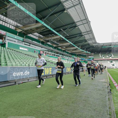 05.10.2025 - 20. swb-Marathon Bremen Michael Burmester http://msf.ph/oto/9225348 05.10.2025 10:39:38 Laufen im Stadion 7199, 7654, 7779, 7788, 7789, 7979, 8123, 9002, 9180, 9186, 9220, 9224, 9225, 9228, 9286, 9315, 9325, 9419, 9515, 9523, 9610, 9628, 9644, 9661, 9662, 9668, 9713, 9765, 9780, 9786, 9850, 9901, 9908, 9944, 9998, 10018, 10021, 10025, 10157, 10185, 10192, 10207, 10238, 10255, 10258, 10289, 10371, 10374, 10422, 10426, 10451, 10462, 10498, 10531, 10557, 10567, 10587, 10597, 10603, 10604, 10619, 10749, 9182, 9229, 9269, 9300, 9324, 9379, 9394 meine-sportfotos.de