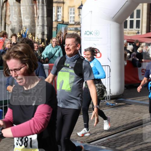 05.10.2025 - 20. swb-Marathon Bremen Yannick Fuchs http://msf.ph/oto/9225363 05.10.2025 11:00:10 Ziel 9005, 9381, 9603, 9604, 9611, 9612, 9666, 10138, 10290, 10291, 10311, 10572, 11026, 11266, 11444, 11639, 11644 meine-sportfotos.de