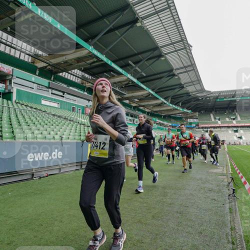 05.10.2025 - 20. swb-Marathon Bremen Michael Burmester http://msf.ph/oto/9225365 05.10.2025 10:39:41 Laufen im Stadion 7199, 7654, 7779, 7788, 7789, 7979, 9002, 9180, 9186, 9220, 9224, 9225, 9228, 9286, 9315, 9325, 9419, 9515, 9523, 9610, 9628, 9644, 9661, 9662, 9668, 9713, 9765, 9780, 9786, 9850, 9901, 9908, 9944, 9976, 9998, 10018, 10021, 10025, 10157, 10185, 10192, 10207, 10238, 10255, 10258, 10289, 10371, 10374, 10383, 10422, 10426, 10451, 10462, 10498, 10531, 10557, 10567, 10587, 10597, 10603, 10604, 10619, 10749, 9182, 9229, 9269, 9300, 9324, 9379, 9394 meine-sportfotos.de