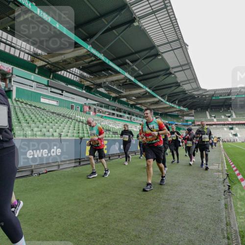 05.10.2025 - 20. swb-Marathon Bremen Michael Burmester http://msf.ph/oto/9225375 05.10.2025 10:39:42 Laufen im Stadion 7199, 7654, 7779, 7788, 7789, 7979, 9002, 9180, 9186, 9220, 9224, 9225, 9228, 9286, 9315, 9325, 9419, 9515, 9523, 9554, 9610, 9628, 9644, 9661, 9662, 9668, 9713, 9765, 9780, 9786, 9850, 9901, 9908, 9944, 9976, 9998, 10018, 10021, 10025, 10157, 10185, 10192, 10207, 10238, 10255, 10258, 10286, 10289, 10371, 10374, 10383, 10422, 10426, 10451, 10462, 10498, 10531, 10532, 10557, 10567, 10587, 10597, 10603, 10604, 10619, 10749, 9229, 9269, 9300, 9324, 9379, 9394 meine-sportfotos.de