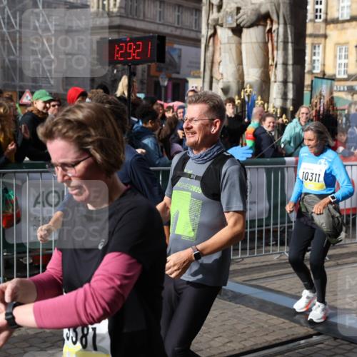 05.10.2025 - 20. swb-Marathon Bremen Yannick Fuchs http://msf.ph/oto/9225389 05.10.2025 11:00:10 Ziel 9005, 9381, 9603, 9604, 9611, 9612, 9666, 10138, 10290, 10291, 10311, 10572, 11026, 11266, 11444, 11639, 11644 meine-sportfotos.de
