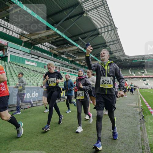 05.10.2025 - 20. swb-Marathon Bremen Michael Burmester http://msf.ph/oto/9225391 05.10.2025 10:39:45 Laufen im Stadion 7199, 7654, 7779, 7789, 7979, 9002, 9180, 9186, 9220, 9224, 9225, 9228, 9241, 9286, 9315, 9325, 9419, 9515, 9523, 9554, 9571, 9610, 9619, 9628, 9644, 9661, 9662, 9668, 9713, 9765, 9780, 9786, 9850, 9901, 9908, 9931, 9944, 9976, 9998, 10018, 10021, 10025, 10157, 10185, 10192, 10207, 10238, 10255, 10258, 10286, 10289, 10371, 10374, 10383, 10422, 10426, 10451, 10462, 10498, 10531, 10532, 10557, 10567, 10587, 10597, 10603, 10604, 10619, 10749, 9229, 9269, 9324, 9379 meine-sportfotos.de