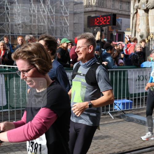 05.10.2025 - 20. swb-Marathon Bremen Yannick Fuchs http://msf.ph/oto/9225394 05.10.2025 11:00:11 Ziel 9005, 9381, 9603, 9604, 9611, 9666, 10138, 10290, 10291, 10311, 10489, 10572, 11026, 11266, 11444, 11639, 11644 meine-sportfotos.de