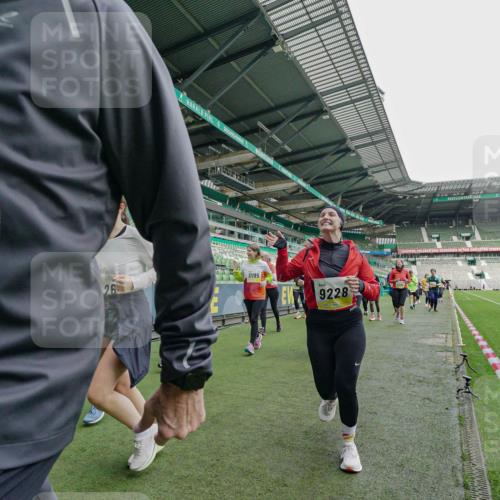 05.10.2025 - 20. swb-Marathon Bremen Michael Burmester http://msf.ph/oto/9225395 05.10.2025 10:39:46 Laufen im Stadion 7199, 7654, 7779, 7789, 7979, 9002, 9180, 9186, 9220, 9224, 9225, 9228, 9241, 9286, 9315, 9325, 9419, 9515, 9523, 9554, 9571, 9610, 9619, 9628, 9644, 9661, 9662, 9668, 9713, 9765, 9780, 9786, 9850, 9901, 9908, 9931, 9944, 9976, 9998, 10018, 10021, 10025, 10157, 10185, 10192, 10207, 10238, 10255, 10258, 10286, 10289, 10371, 10374, 10383, 10422, 10426, 10451, 10462, 10498, 10531, 10532, 10557, 10567, 10587, 10597, 10603, 10604, 10619, 10749, 9229, 9269, 9324, 9379 meine-sportfotos.de