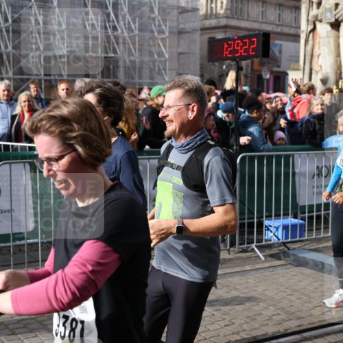 05.10.2025 - 20. swb-Marathon Bremen Yannick Fuchs http://msf.ph/oto/9225397 05.10.2025 11:00:11 Ziel 9005, 9381, 9603, 9604, 9611, 9666, 10138, 10290, 10291, 10311, 10489, 10572, 11026, 11266, 11444, 11639, 11644 meine-sportfotos.de