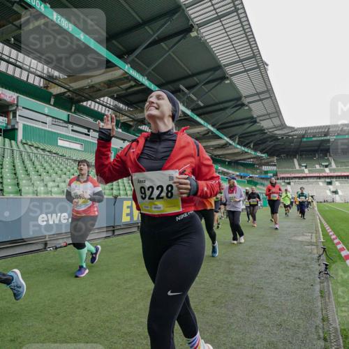 05.10.2025 - 20. swb-Marathon Bremen Michael Burmester http://msf.ph/oto/9225398 05.10.2025 10:39:46 Laufen im Stadion 7199, 7654, 7779, 7789, 7979, 9002, 9180, 9186, 9220, 9224, 9225, 9228, 9241, 9286, 9315, 9325, 9419, 9515, 9523, 9554, 9571, 9610, 9619, 9628, 9644, 9661, 9662, 9668, 9713, 9765, 9780, 9786, 9850, 9901, 9908, 9931, 9944, 9976, 9998, 10018, 10021, 10025, 10157, 10185, 10192, 10207, 10238, 10255, 10258, 10286, 10289, 10371, 10374, 10383, 10422, 10426, 10451, 10462, 10498, 10531, 10532, 10557, 10567, 10587, 10597, 10603, 10604, 10619, 10749, 9229, 9269, 9324, 9379 meine-sportfotos.de