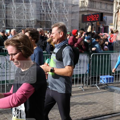 05.10.2025 - 20. swb-Marathon Bremen Yannick Fuchs http://msf.ph/oto/9225407 05.10.2025 11:00:11 Ziel 9005, 9381, 9603, 9604, 9611, 9666, 10138, 10290, 10291, 10311, 10489, 10572, 11026, 11266, 11444, 11639, 11644 meine-sportfotos.de