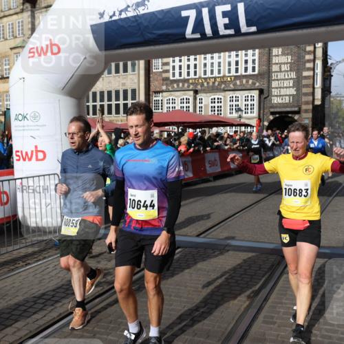 05.10.2025 - 20. swb-Marathon Bremen Yannick Fuchs http://msf.ph/oto/9225412 05.10.2025 10:56:51 Ziel 8118, 9188, 9266, 10059, 10644, 10683, 10845, 11426, 11475, 11734 meine-sportfotos.de