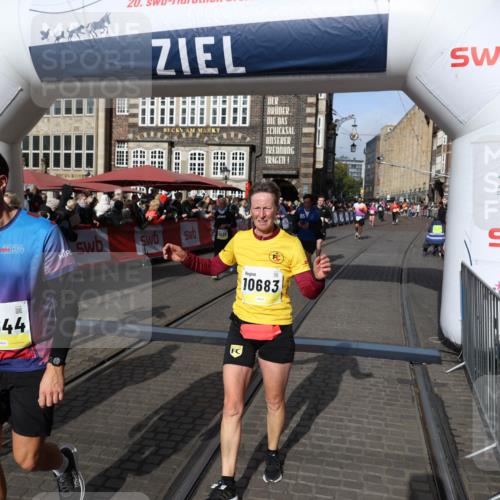 05.10.2025 - 20. swb-Marathon Bremen Yannick Fuchs http://msf.ph/oto/9225420 05.10.2025 10:56:52 Ziel 8118, 9188, 9266, 10059, 10644, 10683, 10845, 11426, 11475, 11675, 11734 meine-sportfotos.de