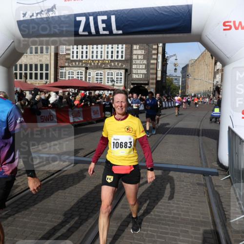 05.10.2025 - 20. swb-Marathon Bremen Yannick Fuchs http://msf.ph/oto/9225434 05.10.2025 10:56:52 Ziel 8118, 9188, 9266, 10059, 10644, 10683, 10845, 11426, 11475, 11675, 11734 meine-sportfotos.de
