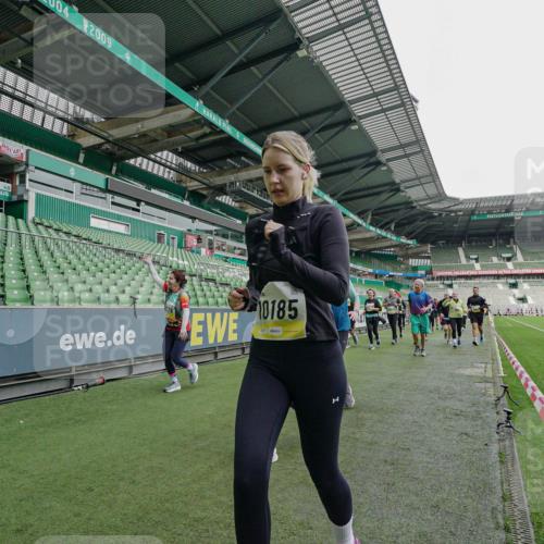 05.10.2025 - 20. swb-Marathon Bremen Michael Burmester http://msf.ph/oto/9225439 05.10.2025 10:39:56 Laufen im Stadion 7654, 7779, 7789, 7799, 7979, 9002, 9180, 9186, 9220, 9224, 9225, 9228, 9241, 9275, 9286, 9308, 9315, 9325, 9387, 9419, 9423, 9515, 9523, 9554, 9571, 9610, 9615, 9619, 9623, 9644, 9661, 9662, 9713, 9780, 9786, 9866, 9901, 9908, 9931, 9944, 9976, 10018, 10021, 10025, 10157, 10160, 10185, 10192, 10207, 10238, 10286, 10289, 10371, 10374, 10383, 10422, 10426, 10451, 10462, 10531, 10532, 10542, 10567, 10587, 10597, 10603, 10604, 10619, 10674, 10699, 10737, 10749, 9324 meine-sportfotos.de