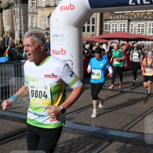 05.10.2025 - 20. swb-Marathon Bremen Yannick Fuchs http://msf.ph/oto/9225441 05.10.2025 11:00:12 Ziel 7621, 9005, 9381, 9603, 9604, 9611, 9666, 10138, 10290, 10291, 10311, 10489, 10572, 11026, 11125, 11266, 11600, 11639 meine-sportfotos.de