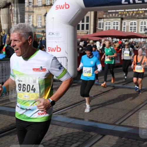05.10.2025 - 20. swb-Marathon Bremen Yannick Fuchs http://msf.ph/oto/9225445 05.10.2025 11:00:12 Ziel 7621, 9005, 9381, 9603, 9604, 9611, 9666, 10138, 10290, 10291, 10311, 10489, 10572, 11026, 11125, 11266, 11600, 11639 meine-sportfotos.de
