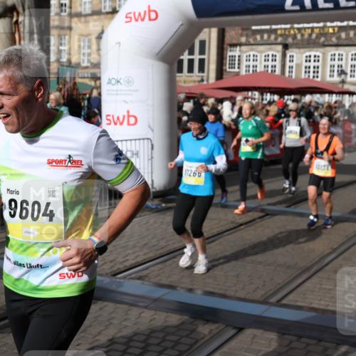05.10.2025 - 20. swb-Marathon Bremen Yannick Fuchs http://msf.ph/oto/9225449 05.10.2025 11:00:12 Ziel 7621, 9005, 9381, 9603, 9604, 9611, 9666, 10138, 10290, 10291, 10311, 10489, 10572, 11026, 11125, 11266, 11600, 11639 meine-sportfotos.de