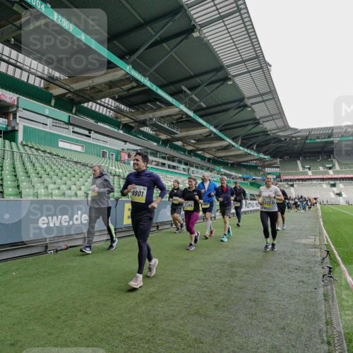 05.10.2025 - 20. swb-Marathon Bremen Michael Burmester http://msf.ph/oto/9225469 05.10.2025 10:40:03 Laufen im Stadion 7654, 7779, 7789, 7799, 7979, 9002, 9180, 9186, 9220, 9228, 9241, 9275, 9286, 9308, 9315, 9325, 9387, 9419, 9423, 9491, 9523, 9552, 9554, 9571, 9615, 9619, 9623, 9644, 9661, 9662, 9713, 9721, 9780, 9786, 9866, 9901, 9931, 9976, 10018, 10021, 10025, 10157, 10160, 10185, 10192, 10207, 10238, 10286, 10289, 10374, 10383, 10422, 10426, 10451, 10462, 10531, 10532, 10542, 10567, 10587, 10597, 10603, 10604, 10619, 10674, 10699, 10737, 10749, 11090, 11270, 7654, 9224 meine-sportfotos.de
