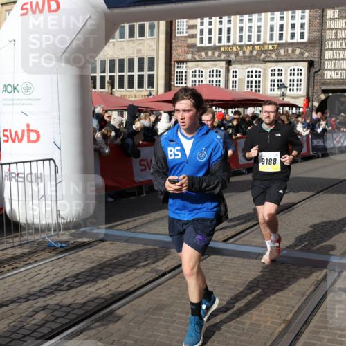 05.10.2025 - 20. swb-Marathon Bremen Yannick Fuchs http://msf.ph/oto/9225473 05.10.2025 10:56:54 Ziel 8118, 9188, 9266, 10059, 10145, 10644, 10683, 10845, 11426, 11675, 11734 meine-sportfotos.de
