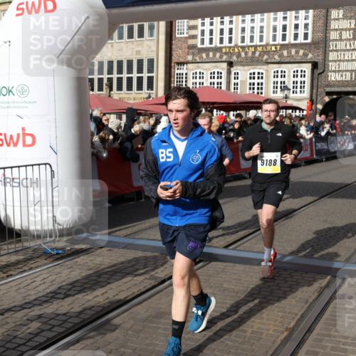 05.10.2025 - 20. swb-Marathon Bremen Yannick Fuchs http://msf.ph/oto/9225475 05.10.2025 10:56:54 Ziel 8118, 9188, 9266, 10059, 10145, 10644, 10683, 10845, 11426, 11675, 11734 meine-sportfotos.de