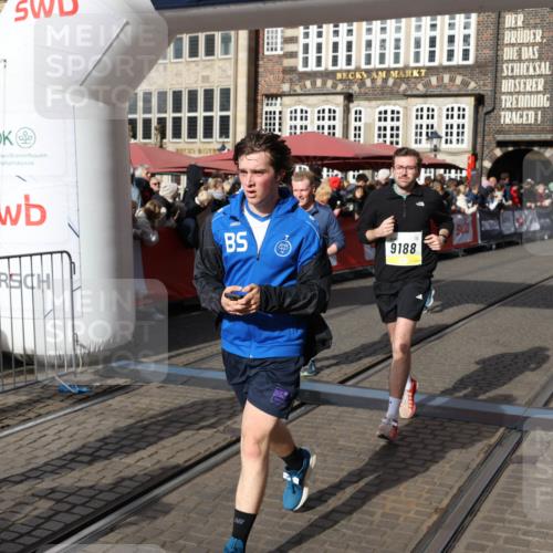 05.10.2025 - 20. swb-Marathon Bremen Yannick Fuchs http://msf.ph/oto/9225479 05.10.2025 10:56:55 Ziel 9188, 9266, 10059, 10145, 10644, 10683, 10845, 11426, 11675, 11734 meine-sportfotos.de