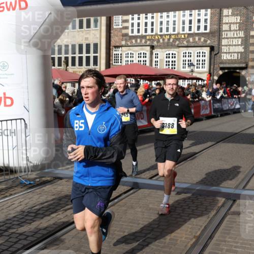 05.10.2025 - 20. swb-Marathon Bremen Yannick Fuchs http://msf.ph/oto/9225492 05.10.2025 10:56:55 Ziel 9188, 9266, 10059, 10145, 10644, 10683, 10845, 11426, 11675, 11734 meine-sportfotos.de