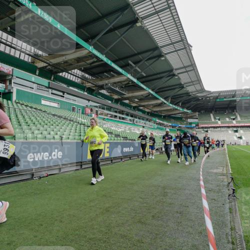 05.10.2025 - 20. swb-Marathon Bremen Michael Burmester http://msf.ph/oto/9225503 05.10.2025 10:40:13 Laufen im Stadion 7779, 7789, 7799, 9180, 9186, 9220, 9241, 9275, 9286, 9308, 9387, 9419, 9423, 9440, 9491, 9552, 9554, 9571, 9615, 9619, 9623, 9661, 9662, 9690, 9721, 9780, 9786, 9866, 9901, 9931, 9976, 10001, 10025, 10135, 10157, 10160, 10168, 10185, 10192, 10193, 10243, 10286, 10343, 10383, 10419, 10422, 10451, 10462, 10532, 10542, 10563, 10580, 10587, 10597, 10603, 10604, 10619, 10674, 10699, 10737, 11090, 11270, 7654, 7979, 9002, 9180, 9224 meine-sportfotos.de