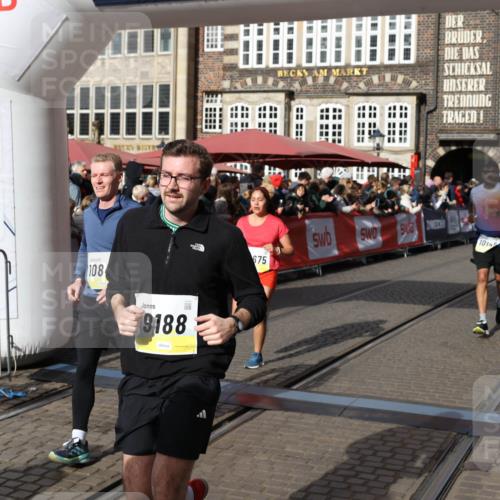 05.10.2025 - 20. swb-Marathon Bremen Yannick Fuchs http://msf.ph/oto/9225512 05.10.2025 10:56:55 Ziel 9188, 9266, 10059, 10145, 10644, 10683, 10845, 11426, 11675, 11734 meine-sportfotos.de