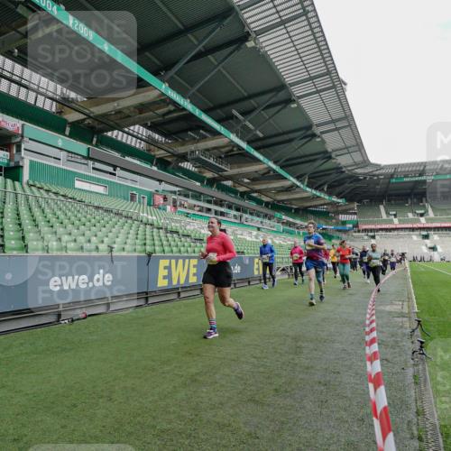 05.10.2025 - 20. swb-Marathon Bremen Michael Burmester http://msf.ph/oto/9225524 05.10.2025 10:40:21 Laufen im Stadion 7779, 7799, 8111, 9205, 9220, 9241, 9245, 9275, 9286, 9308, 9321, 9387, 9419, 9423, 9440, 9466, 9491, 9552, 9554, 9571, 9615, 9619, 9623, 9661, 9662, 9690, 9712, 9721, 9786, 9866, 9901, 9931, 9976, 10001, 10025, 10081, 10135, 10157, 10160, 10168, 10185, 10192, 10193, 10243, 10286, 10343, 10383, 10419, 10422, 10451, 10532, 10542, 10563, 10580, 10587, 10597, 10603, 10604, 10619, 10674, 10699, 10737, 11090, 11270, 7654, 7789, 7979, 9002, 9180, 9186, 9224, 9419, 11044 meine-sportfotos.de