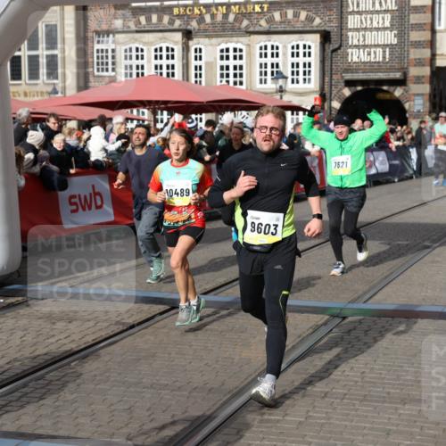 05.10.2025 - 20. swb-Marathon Bremen Yannick Fuchs http://msf.ph/oto/9225558 05.10.2025 11:00:15 Ziel 7621, 9005, 9603, 9604, 9611, 9666, 10138, 10311, 10489, 10572, 11026, 11125, 11266, 11600, 11713 meine-sportfotos.de