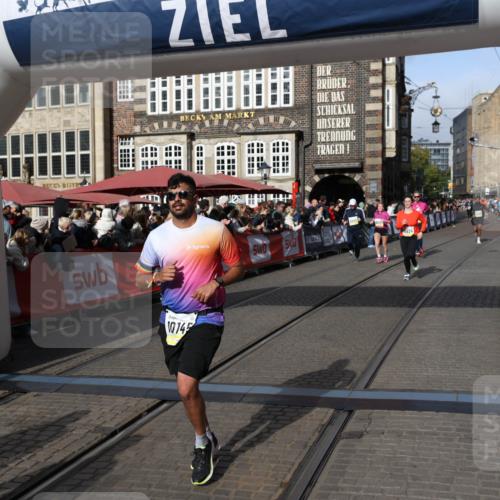 05.10.2025 - 20. swb-Marathon Bremen Yannick Fuchs http://msf.ph/oto/9225560 05.10.2025 10:56:57 Ziel 9188, 9266, 9669, 10059, 10145, 10845, 10924, 11274, 11426, 11675, 11734 meine-sportfotos.de