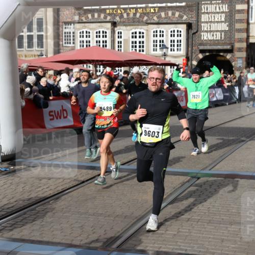 05.10.2025 - 20. swb-Marathon Bremen Yannick Fuchs http://msf.ph/oto/9225564 05.10.2025 11:00:15 Ziel 7621, 9005, 9603, 9604, 9611, 9666, 10138, 10311, 10489, 10572, 11026, 11125, 11266, 11600, 11713 meine-sportfotos.de