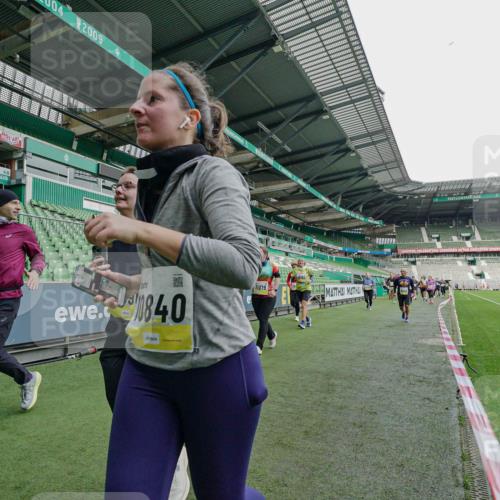 05.10.2025 - 20. swb-Marathon Bremen Michael Burmester http://msf.ph/oto/9225572 05.10.2025 10:40:33 Laufen im Stadion 7799, 8111, 9205, 9220, 9241, 9245, 9275, 9308, 9321, 9353, 9387, 9423, 9438, 9440, 9466, 9483, 9491, 9552, 9554, 9571, 9615, 9619, 9623, 9690, 9702, 9712, 9721, 9804, 9853, 9866, 9877, 9892, 9901, 9931, 9942, 9976, 10001, 10037, 10058, 10081, 10100, 10101, 10135, 10157, 10160, 10168, 10193, 10243, 10286, 10343, 10383, 10419, 10422, 10451, 10532, 10542, 10563, 10580, 10619, 10674, 10699, 10737, 11090, 11270, 7779, 7789, 9180, 9186, 9286, 9419, 9661, 9662, 11044 meine-sportfotos.de