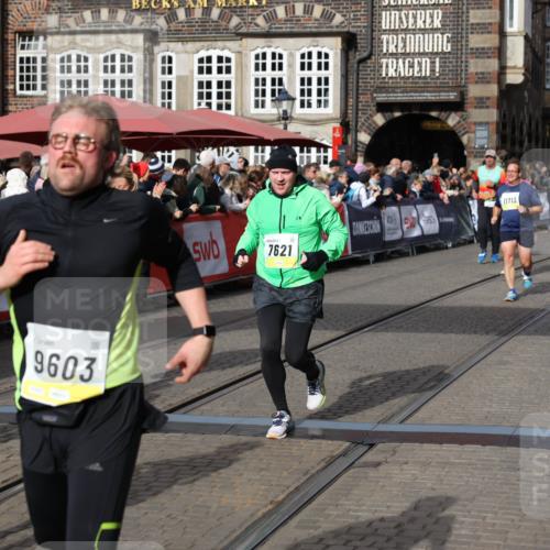 05.10.2025 - 20. swb-Marathon Bremen Yannick Fuchs http://msf.ph/oto/9225573 05.10.2025 11:00:15 Ziel 7621, 9005, 9603, 9604, 9611, 9666, 10138, 10311, 10489, 10572, 11026, 11125, 11266, 11600, 11713 meine-sportfotos.de