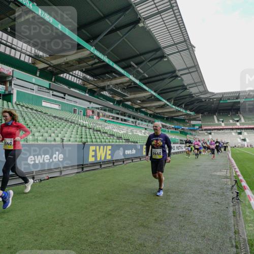 05.10.2025 - 20. swb-Marathon Bremen Michael Burmester http://msf.ph/oto/9225582 05.10.2025 10:40:36 Laufen im Stadion 7706, 7799, 8111, 9205, 9241, 9245, 9275, 9308, 9321, 9353, 9387, 9423, 9438, 9440, 9446, 9466, 9483, 9491, 9552, 9554, 9571, 9615, 9619, 9623, 9690, 9702, 9712, 9721, 9804, 9853, 9866, 9877, 9892, 9931, 9942, 9976, 10001, 10037, 10058, 10081, 10100, 10101, 10135, 10160, 10168, 10193, 10243, 10286, 10343, 10383, 10419, 10532, 10542, 10563, 10580, 10619, 10674, 10699, 10737, 11090, 11270, 7779, 7789, 9186, 9220, 9286, 9419, 9661, 9662, 11044 meine-sportfotos.de