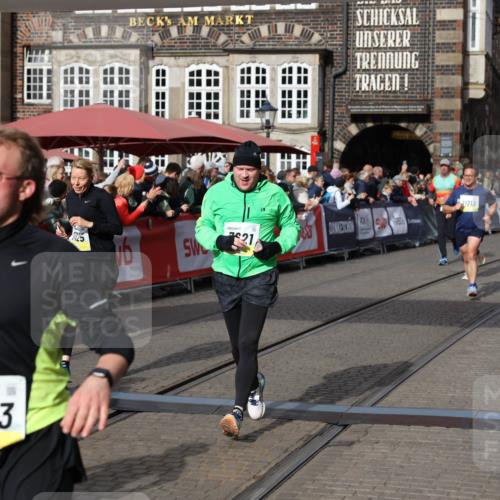 05.10.2025 - 20. swb-Marathon Bremen Yannick Fuchs http://msf.ph/oto/9225593 05.10.2025 11:00:16 Ziel 7621, 9603, 9604, 9611, 9666, 10138, 10345, 10489, 10572, 10889, 11026, 11125, 11266, 11600, 11713 meine-sportfotos.de