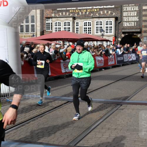 05.10.2025 - 20. swb-Marathon Bremen Yannick Fuchs http://msf.ph/oto/9225599 05.10.2025 11:00:16 Ziel 7621, 9603, 9604, 9611, 9666, 10138, 10345, 10489, 10572, 10889, 11026, 11125, 11266, 11600, 11713 meine-sportfotos.de