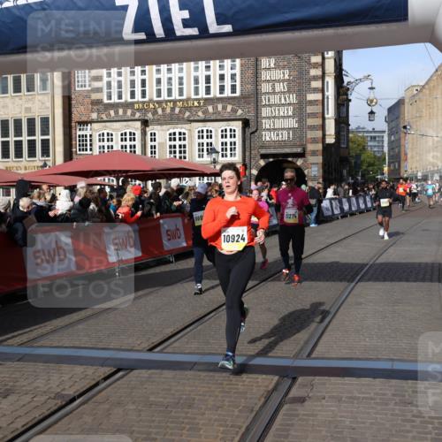 05.10.2025 - 20. swb-Marathon Bremen Yannick Fuchs http://msf.ph/oto/9225610 05.10.2025 10:56:59 Ziel 9188, 9669, 10145, 10397, 10845, 10924, 11274, 11426, 11675, 11734 meine-sportfotos.de