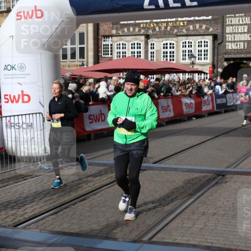 05.10.2025 - 20. swb-Marathon Bremen Yannick Fuchs http://msf.ph/oto/9225612 05.10.2025 11:00:16 Ziel 7621, 9603, 9604, 9611, 9666, 10138, 10345, 10489, 10572, 10889, 11026, 11125, 11266, 11600, 11713 meine-sportfotos.de