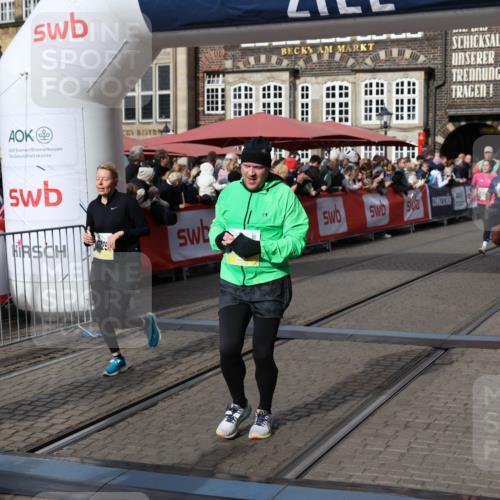 05.10.2025 - 20. swb-Marathon Bremen Yannick Fuchs http://msf.ph/oto/9225615 05.10.2025 11:00:17 Ziel 7177, 7621, 9603, 9611, 9666, 9672, 10138, 10345, 10489, 10572, 10889, 10919, 11026, 11050, 11125, 11266, 11600, 11713 meine-sportfotos.de